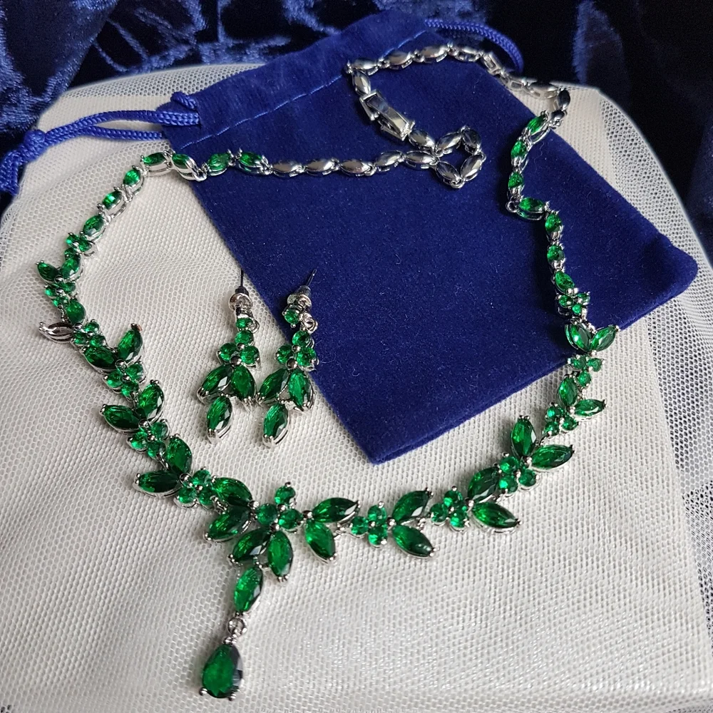 Swarovski Elements Emerald Green Marquis Teardrop Leaf Necklace & Earrings SET